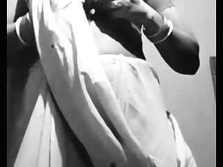 Village Bhabhi Sarees Flash On Camera